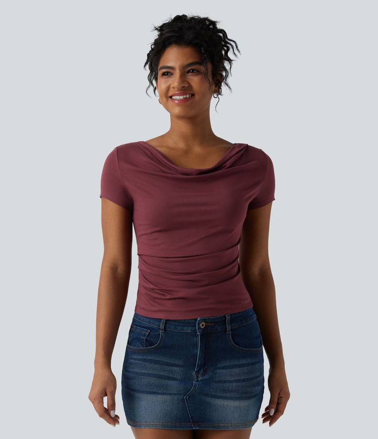 Lässiges, gerafftes Top mit Wasserfallausschnitt und kurzen Ärmeln