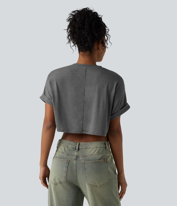 Verkürztes, lässiges T-Shirt mit Rundhalsausschnitt, kurzen Ärmeln, meliertem Stoff und Tasche