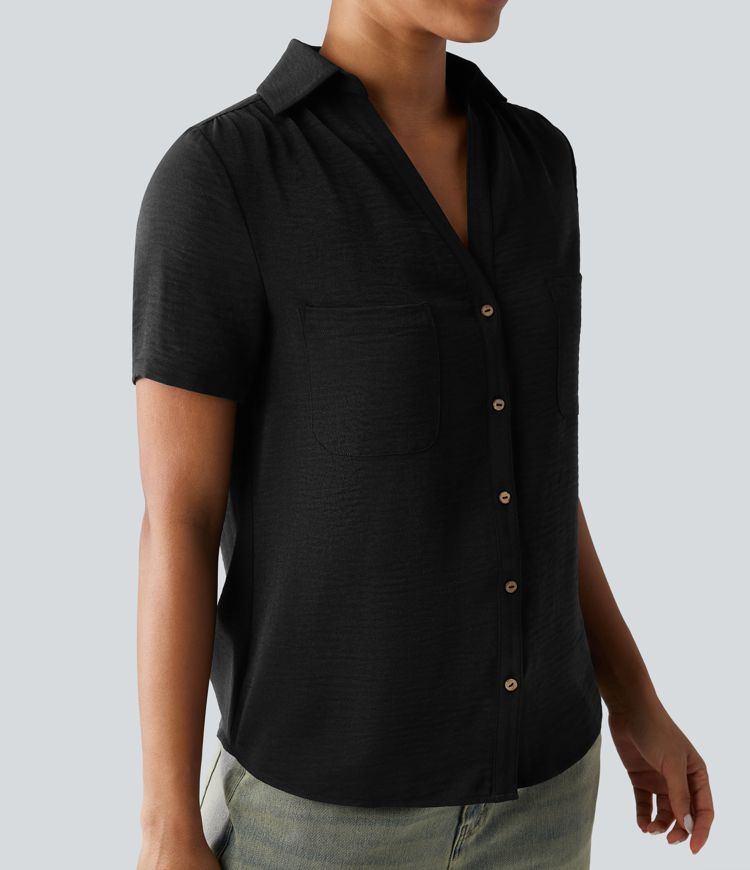 Kortärmad vardagsskjorta med krage, rynkad detalj vid kragen, rundad nederkant, linnekänsla och fickor