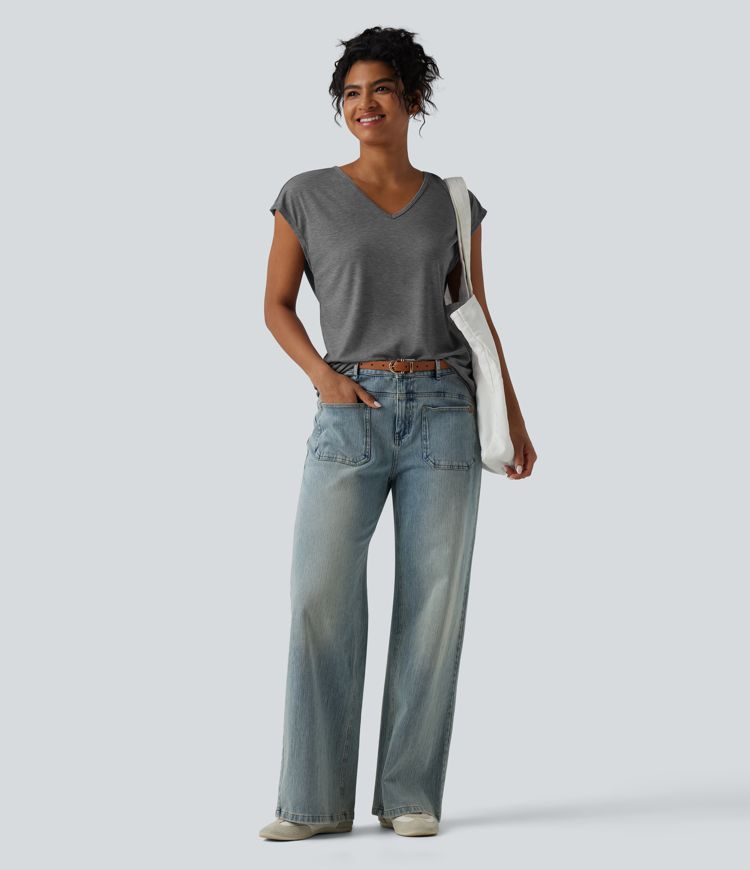 Casual T-shirt met V-hals, korte mouwen, losse pasvorm en gemêleerde stof.