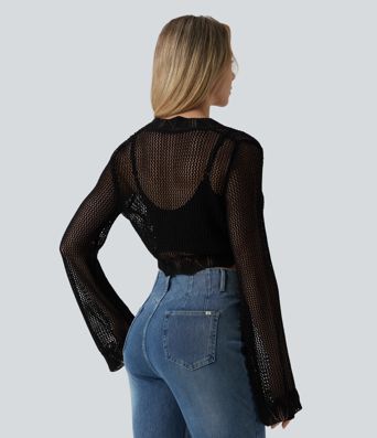 Lyhyt virkattu resort-tyylinen neuletakki solmittavalla kauluksella, pitkät hihat ja aukolliset yksityiskohdat