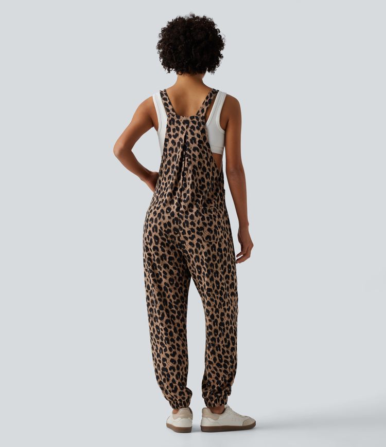 Lässige Latzhose mit verstellbaren Trägern, mehreren Taschen, Leopardenmuster und Waffelstruktur