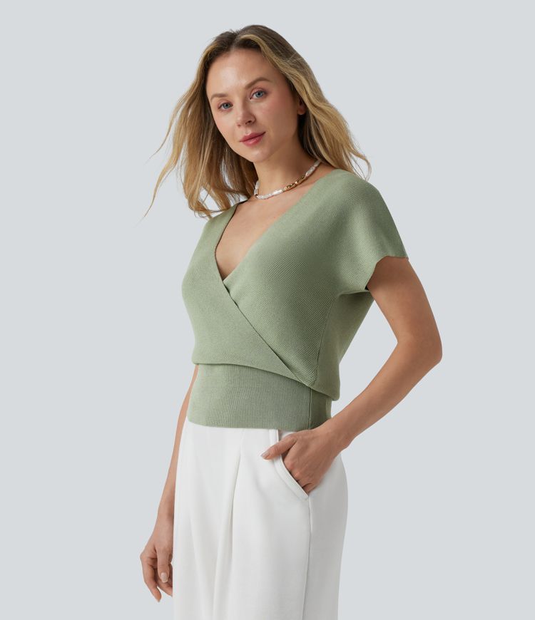 Lässiger Pullover mit überkreuztem V-Ausschnitt und kurzen Ärmeln