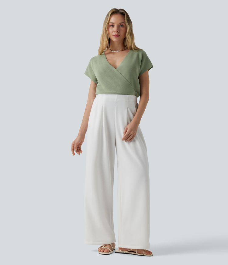 Lässiger Pullover mit überkreuztem V-Ausschnitt und kurzen Ärmeln