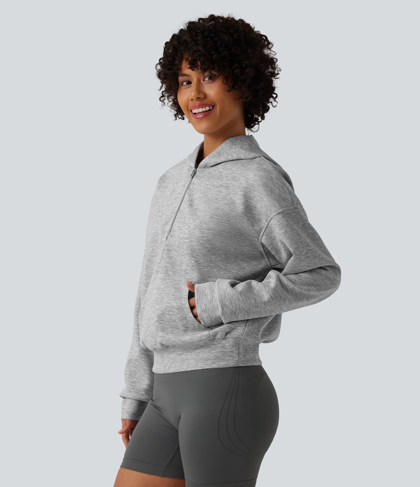 Sweatshirt mit Kapuze, halbem Reißverschluss und Kängurutasche