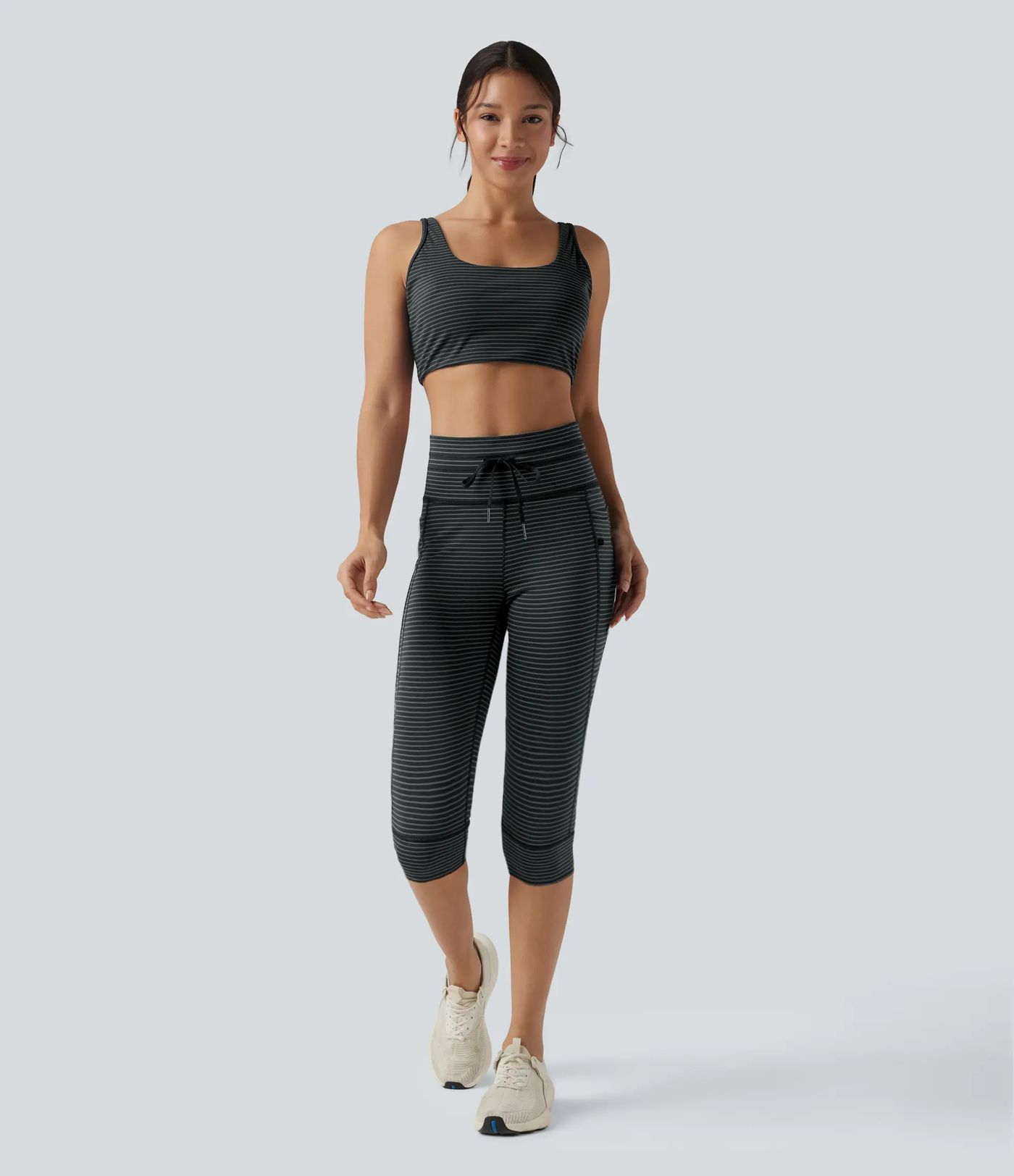 Pedal-Pusher-Yoga-Leggings mit hohem Bund, Seitentaschen, Kordelzug und Streifen