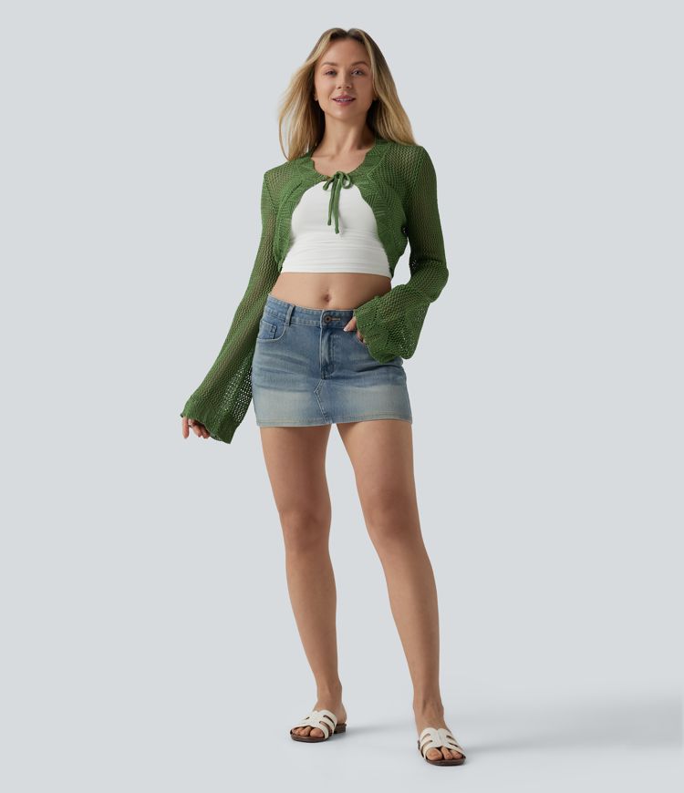 Kurzer Urlaubs-Cardigan mit Bindekragen, langen Ärmeln und Häkeldetails