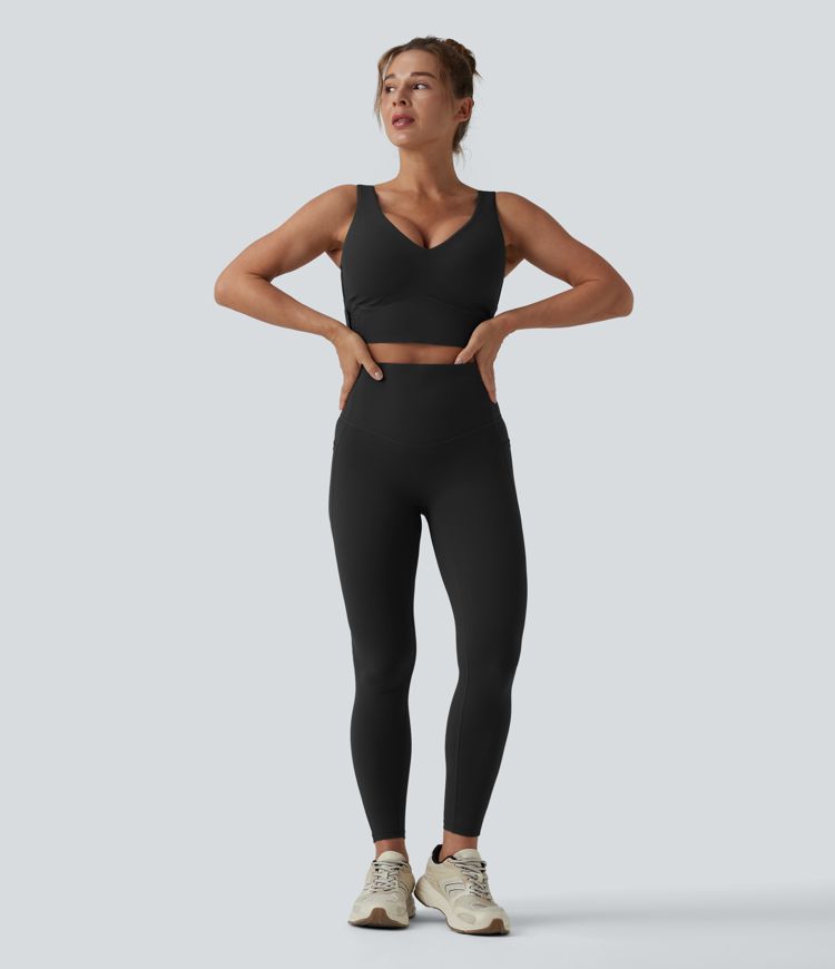 Halara UltraSculpt™ treniruotėms skirta sportinė liemenėlė su V formos iškirpte, vidutinės atramos ir pakėlimo efektas — kaušeliai D/DD/DDD/F