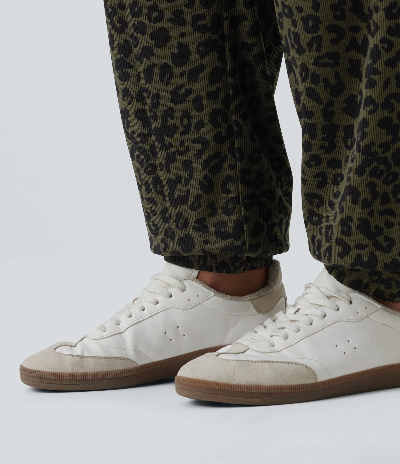 High Waisted Leopard Print Casual Joggers with Pockets