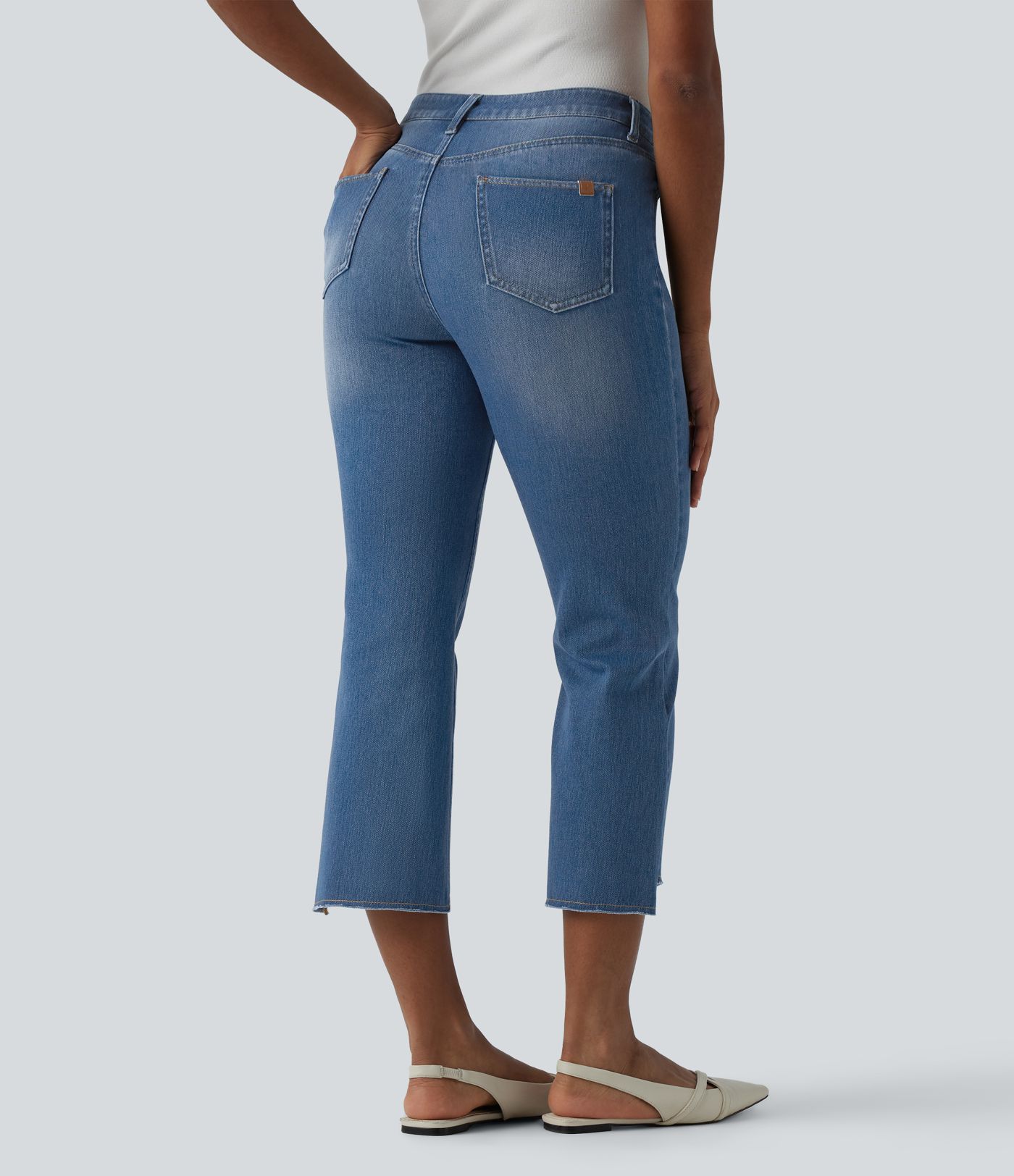 Halara Flex™ - Lässige, kurze Bootcut-Jeans mit mittelhohem Bund, mehreren Taschen und High-Low-Design