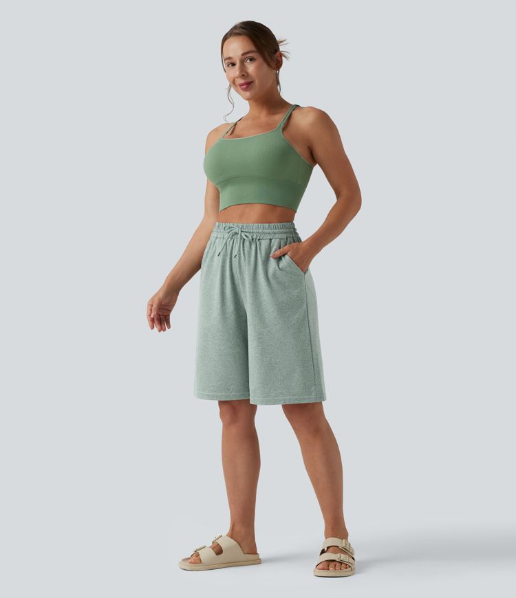 Laisvo kirpimo kasdieniai šortai su aukšta juosmens linija ir raišteliu, 10'' su kišenėmis