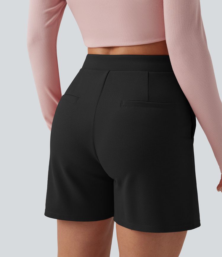 Short ample tailleur mi-taille asymétrique en tissu gaufré 12,5 cm avec poches