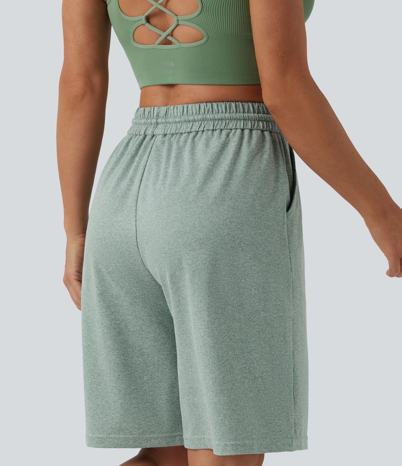 Laisvo kirpimo kasdieniai šortai su aukšta juosmens linija ir raišteliu, 10'' su kišenėmis