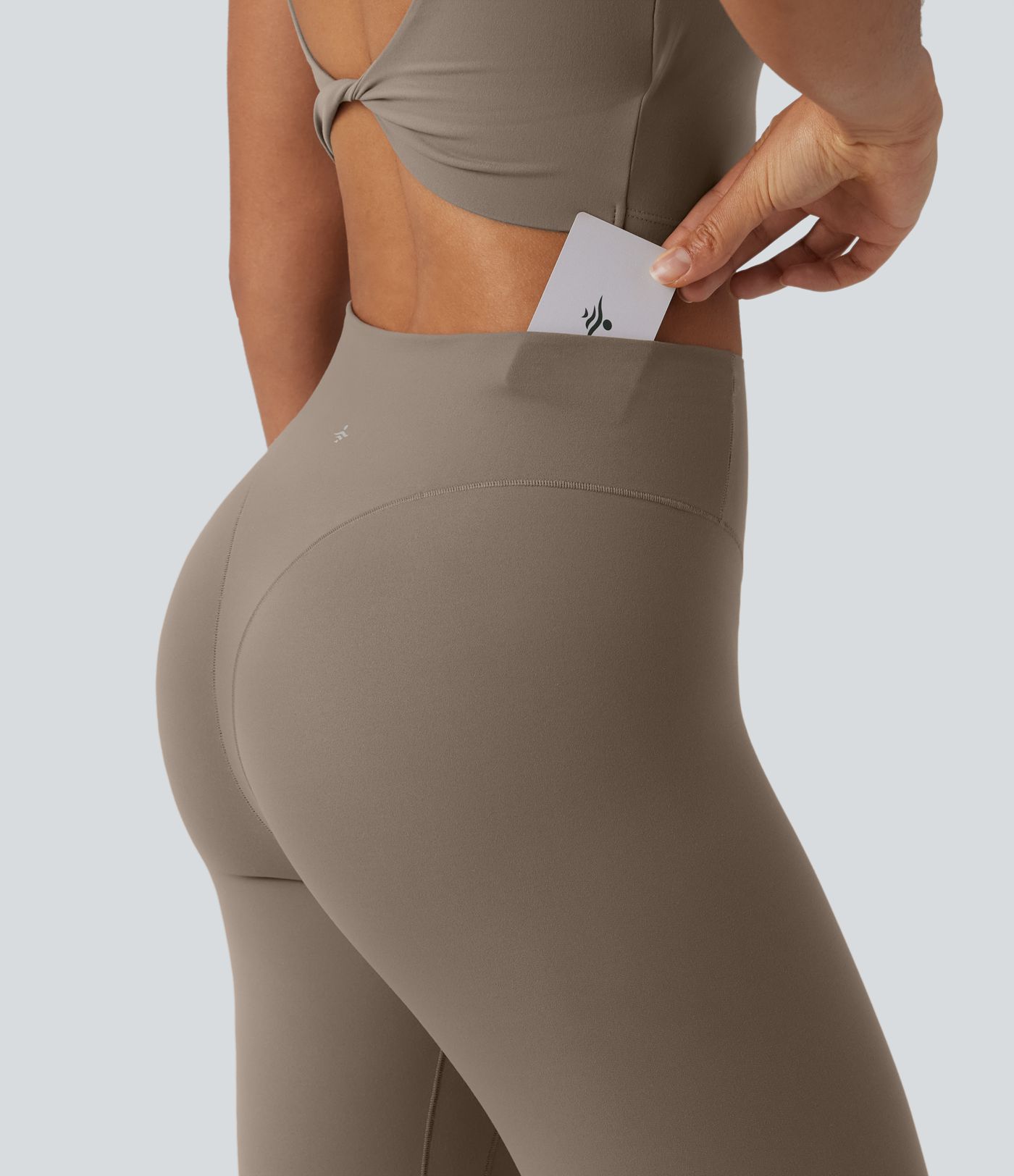 Halara UltraSculpt™ Leggings de yoga 7/8 taille haute, design de couture façon string, avec poche arrière