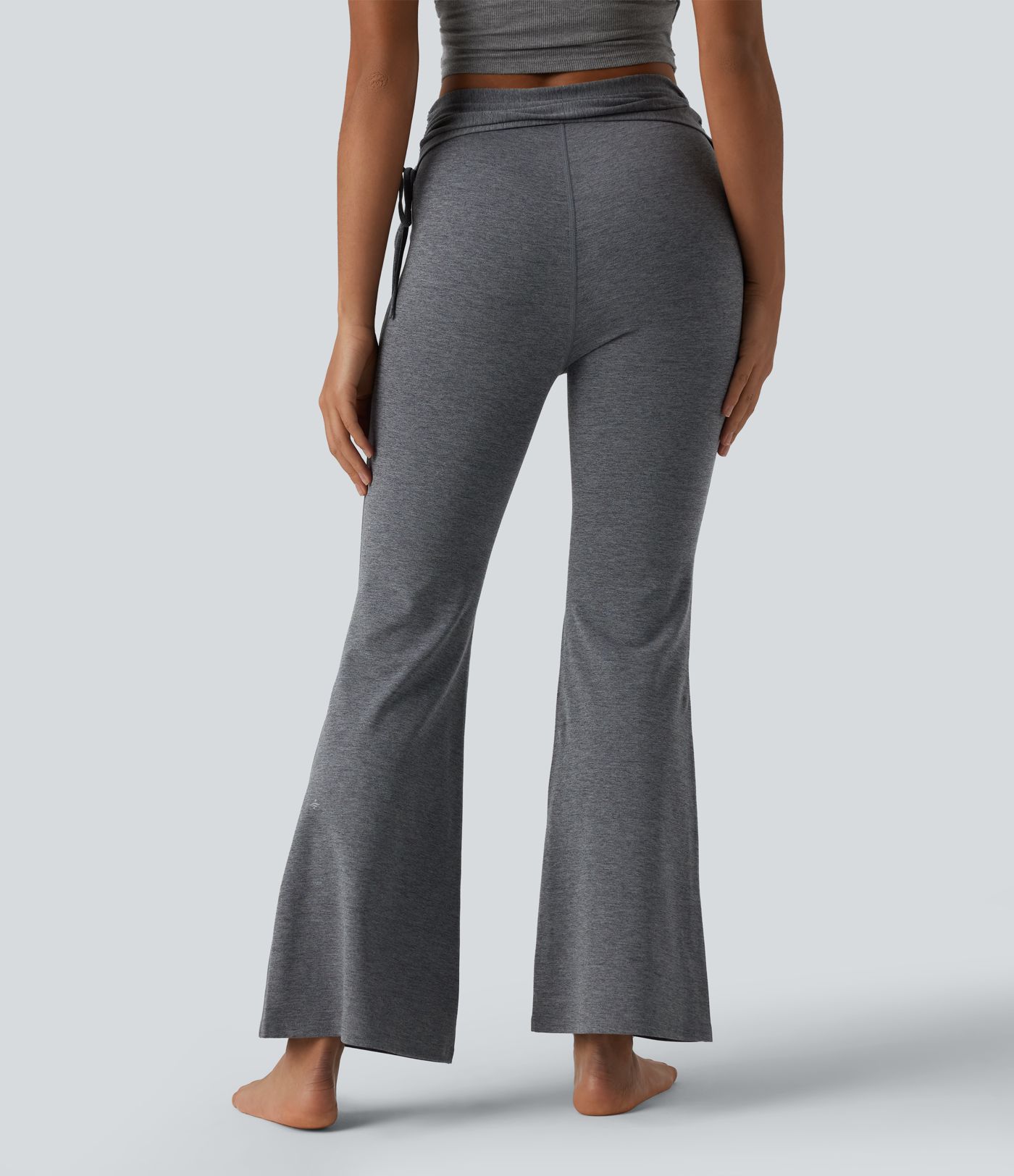 Mellemhøje yogabukser med rynker og snøring i taljen, bootcut og hurtigtørrende