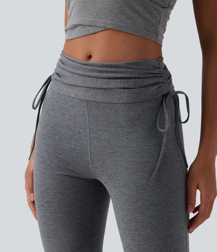 Mellemhøje yogabukser med rynker og snøring i taljen, bootcut og hurtigtørrende