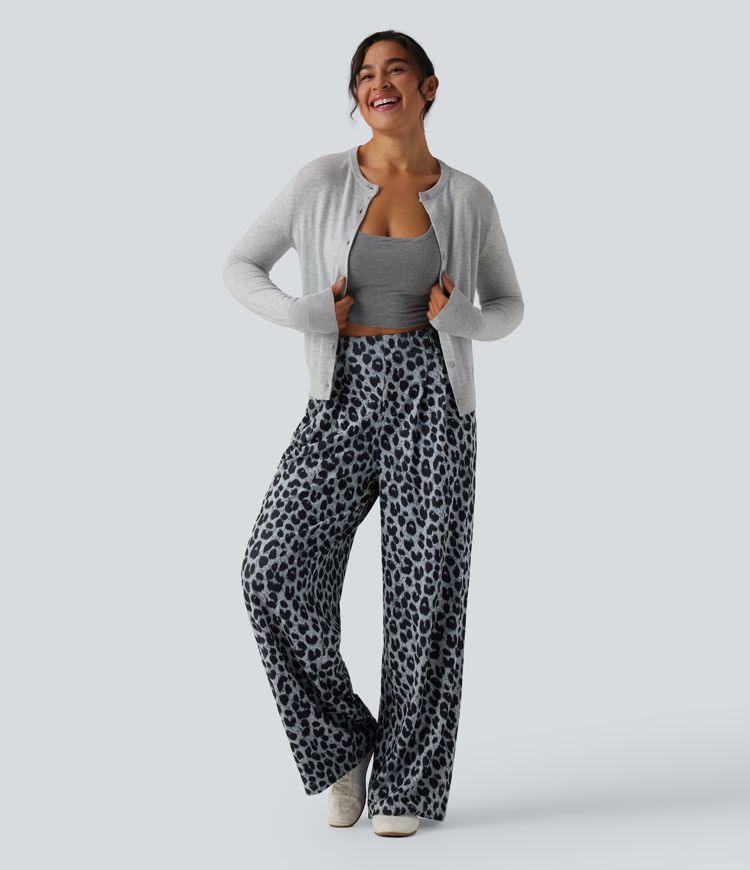 Hoch taillierte, weit geschnittene Freizeithose mit Leopardenprint, Waffelstruktur und Taschen