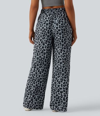 Hoch taillierte, weit geschnittene Freizeithose mit Leopardenprint, Waffelstruktur und Taschen