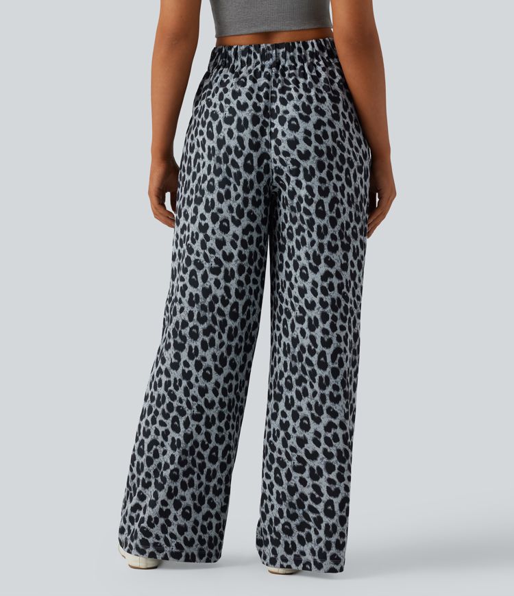 Hoch taillierte, weit geschnittene Freizeithose mit Leopardenprint, Waffelstruktur und Taschen