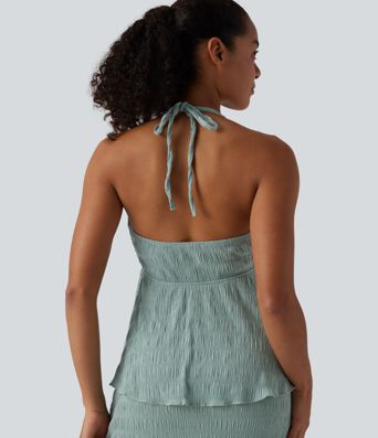 Halterový top se zavazováním vzadu a volánovým lemem.