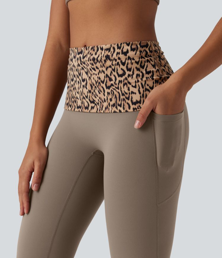 Halara UltraSculpt™ leggings de yoga bootcut de talle medio con estampado de leopardo, cintura plegable y bolsillos