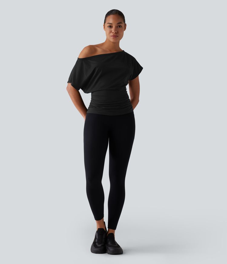Gerafftes Yoga-Sport-Top mit kurzen Ärmeln und One-Shoulder-Design Gerafftes Yoga-Sport-Top mit kurzen Ärmeln und One-Shoulder-Design