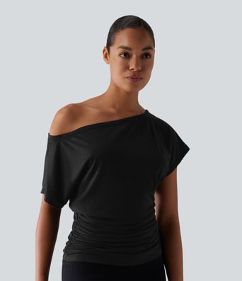 Gerafftes Yoga-Sport-Top mit kurzen Ärmeln und One-Shoulder-Design Gerafftes Yoga-Sport-Top mit kurzen Ärmeln und One-Shoulder-Design