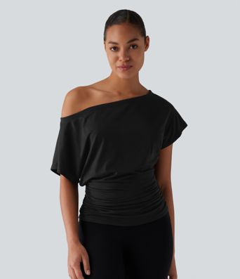 Gerafftes Yoga-Sport-Top mit kurzen Ärmeln und One-Shoulder-Design Gerafftes Yoga-Sport-Top mit kurzen Ärmeln und One-Shoulder-Design