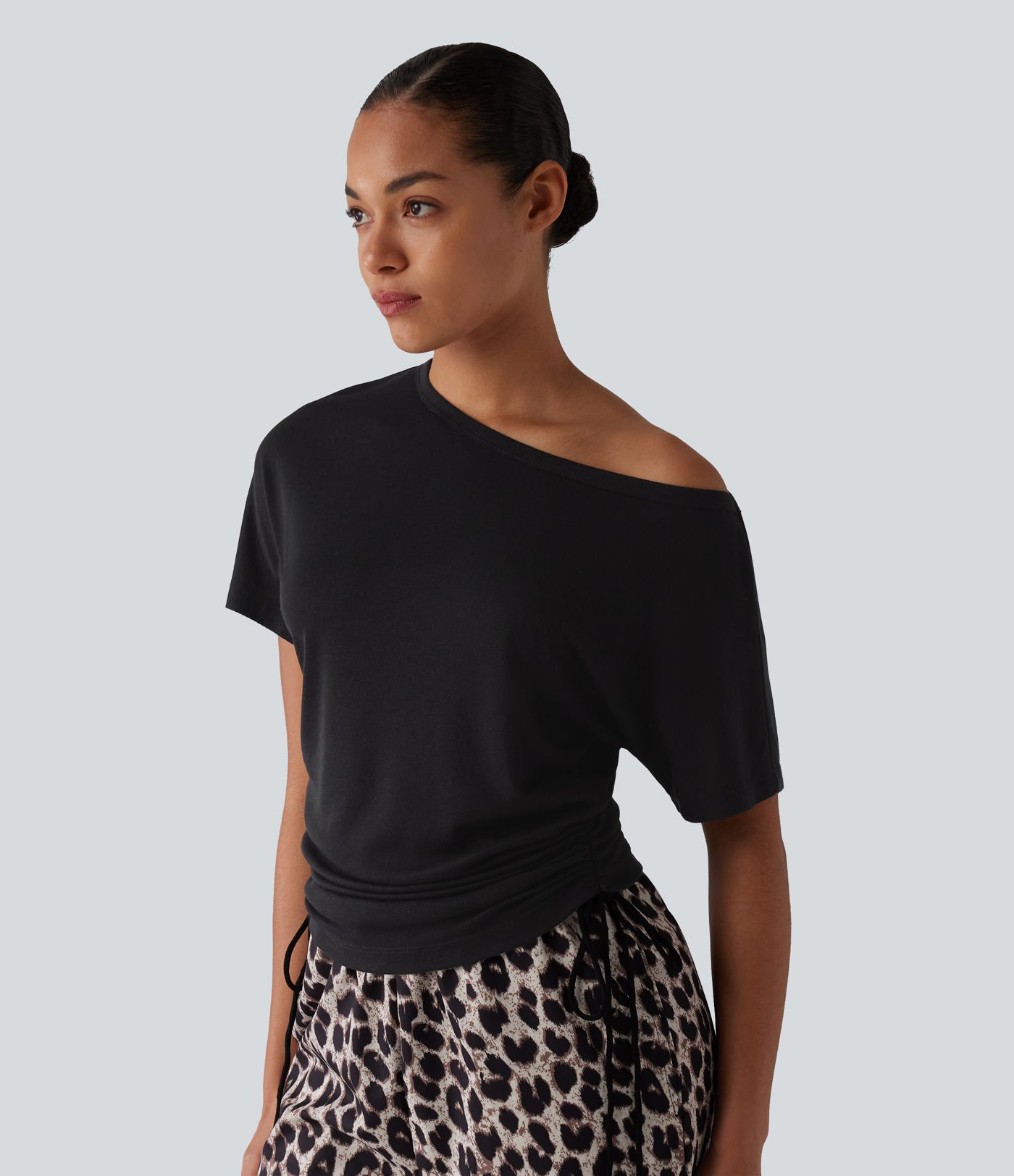 Lässiges One-Shoulder-Kurzarm-T-Shirt aus Wollmischung mit Kordelzug