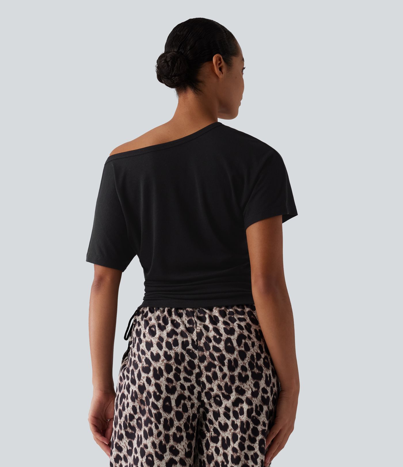 Lässiges One-Shoulder-Kurzarm-T-Shirt aus Wollmischung mit Kordelzug