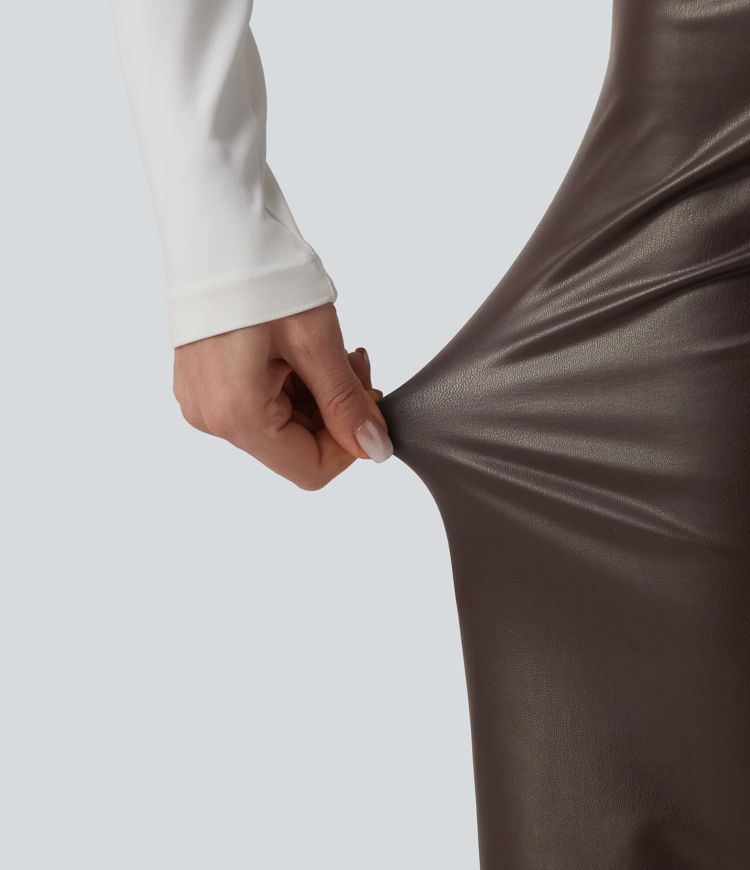 Lässige Hose aus elastischem Kunstleder mit hohem Bund, Gesäßtaschen, Bauchkontrolle und weitem Bein