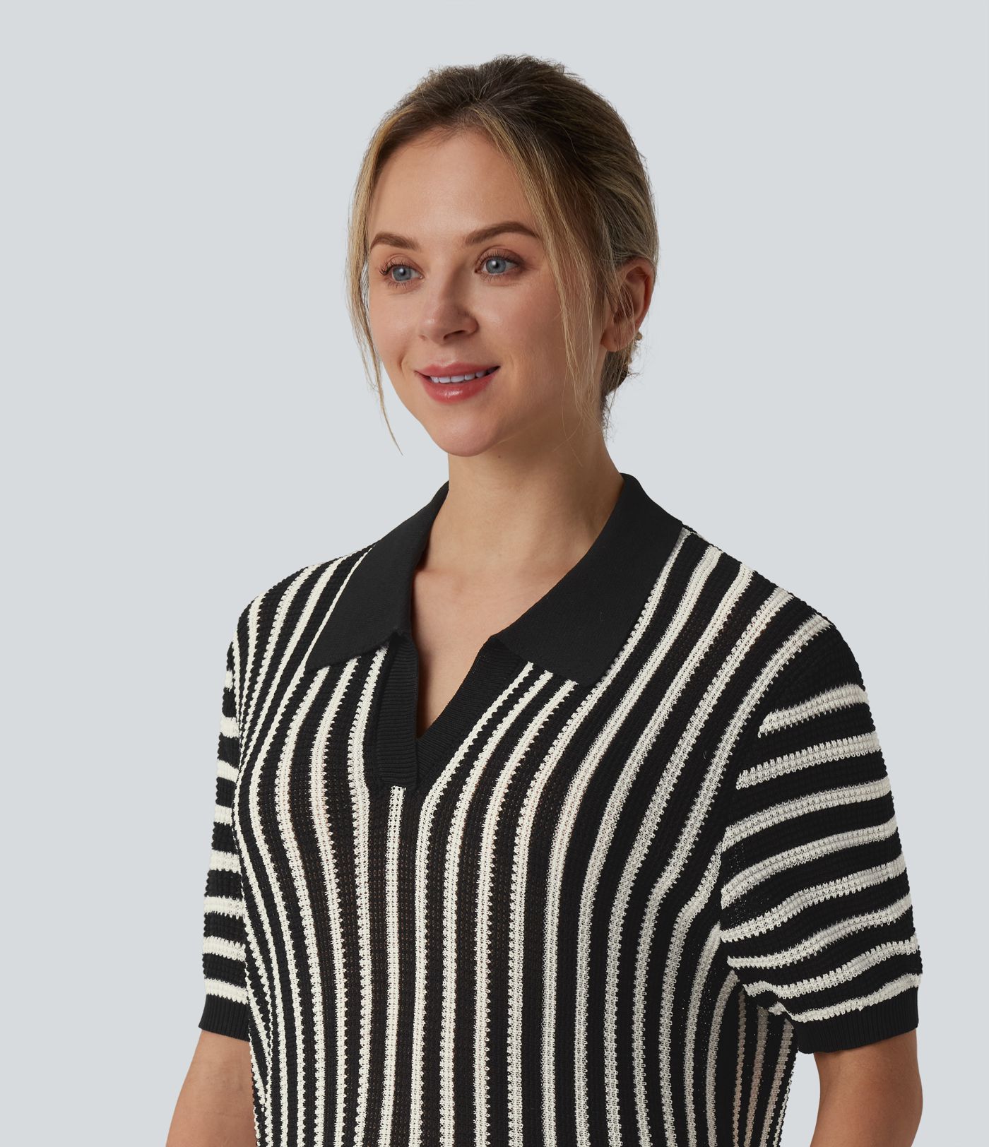 Ležérní svetr s krátkým rukávem a barevným blokovým pruhováním