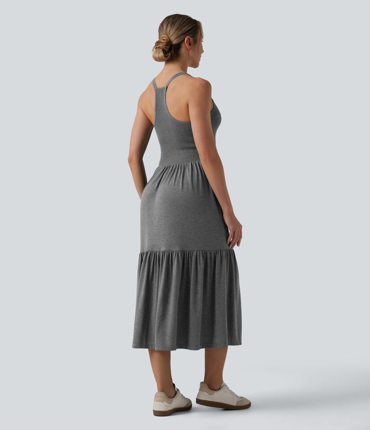 Lässiges, gerafftes Midikleid mit U-Ausschnitt, Seitentaschen und Racerback Lässiges, gerafftes Midikleid mit U-Ausschnitt, Seitentaschen und Racerback