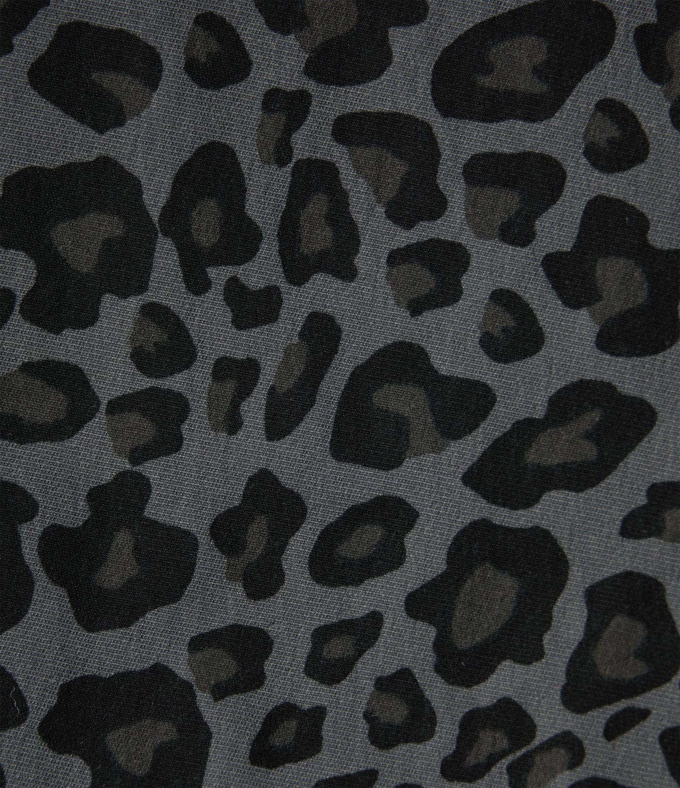 Lässige, weit geschnittene Hose mit mittelhohem Bund, Leopardenmuster und Taschen