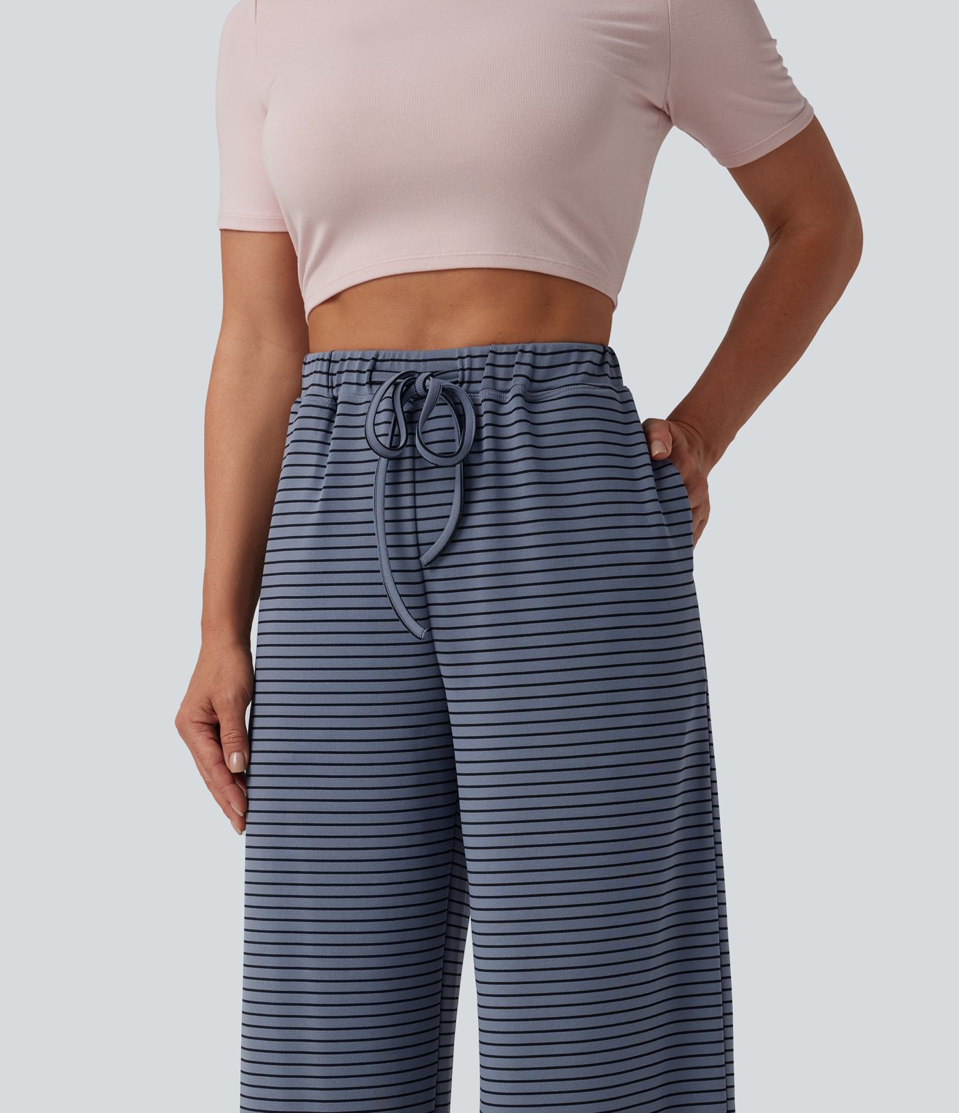 Spodnie typu baggy z wysokim stanem i ściągaczem w paski, z kieszeniami