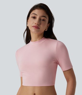Camiseta casual cropped de malha canelada com gola subida e mangas curtas
