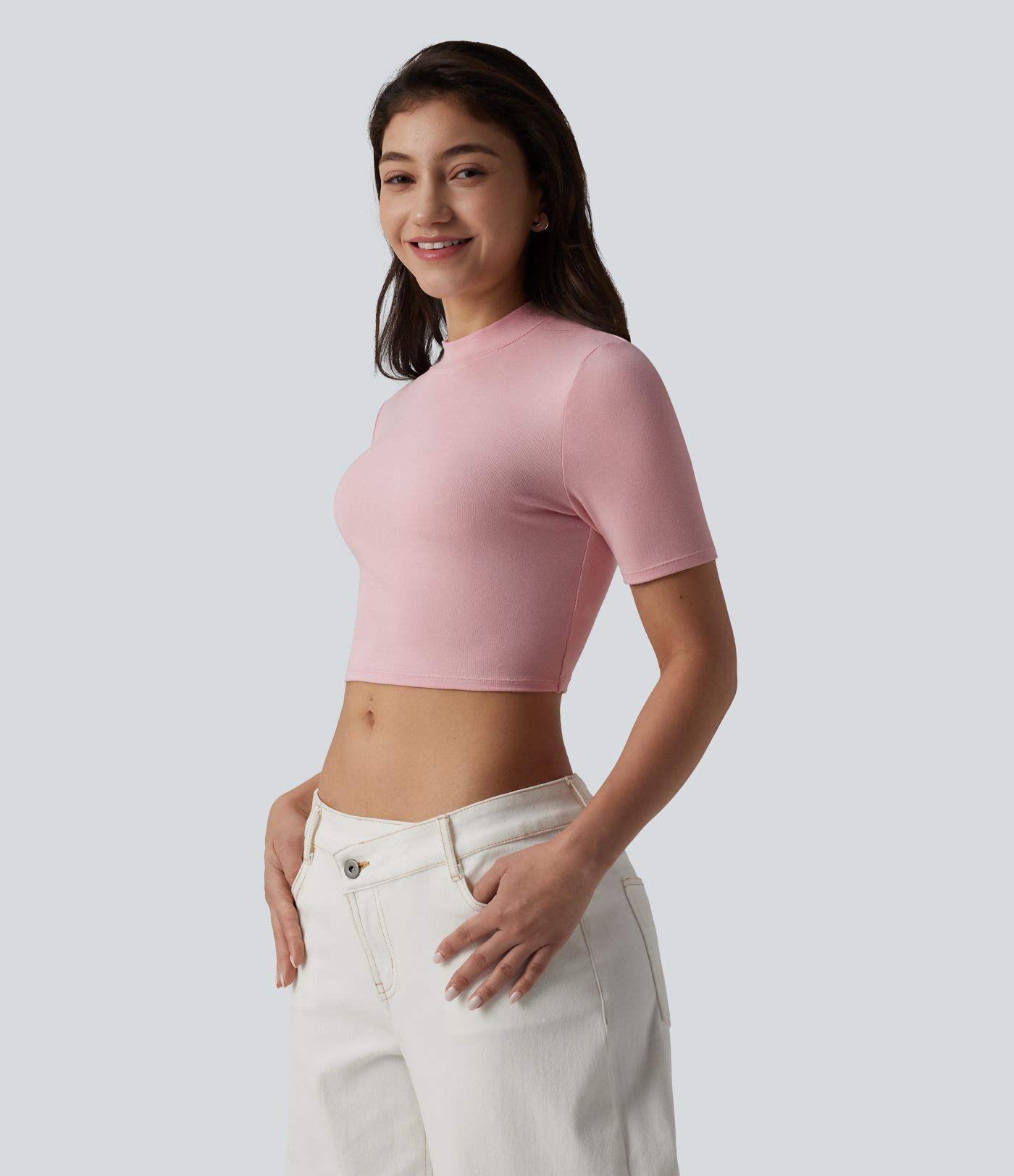 Camiseta casual cropped de malha canelada com gola subida e mangas curtas