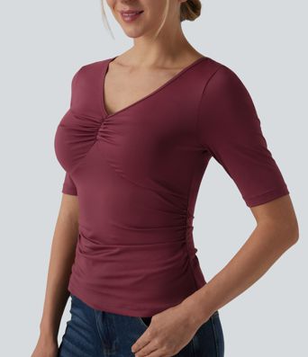 Lässiges T-Shirt mit V-Ausschnitt, kurzen Ärmeln und Raffung