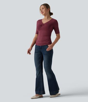 Lässiges T-Shirt mit V-Ausschnitt, kurzen Ärmeln und Raffung