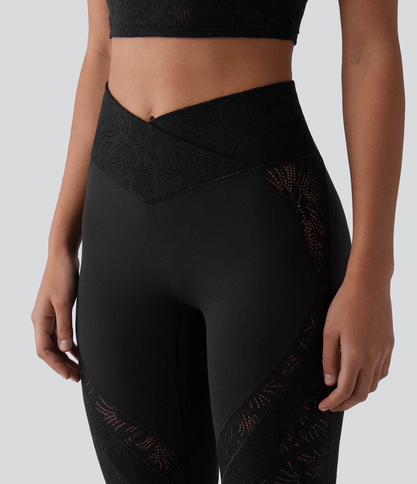 SoftlyZero™ legíny na jogu s vysokým pásom a prekríženým pásom, s kontrastnou čipkou, bootcut (pedal pusher), s vreckom