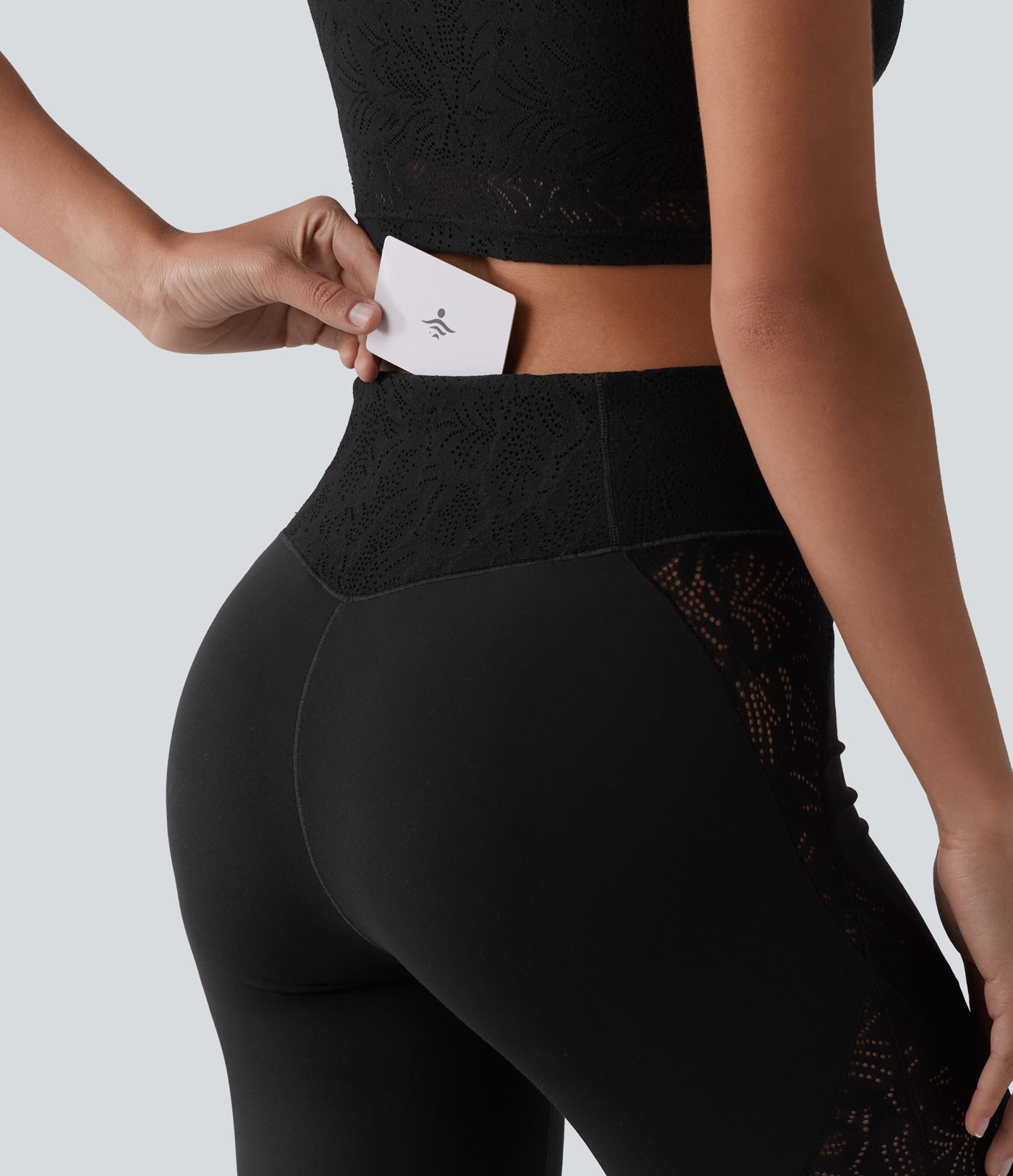 SoftlyZero™ legíny na jogu s vysokým pásom a prekríženým pásom, s kontrastnou čipkou, bootcut (pedal pusher), s vreckom