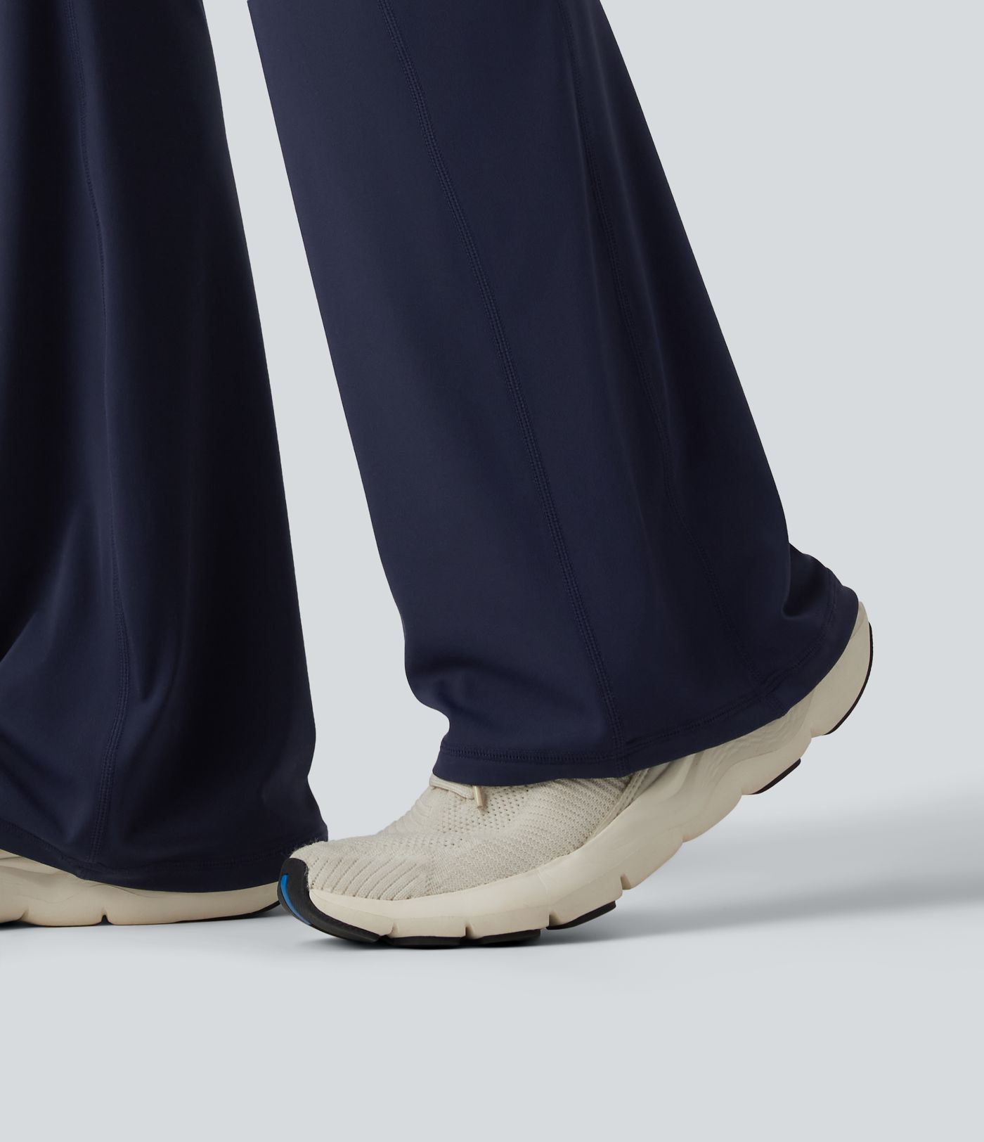 SoftlyZero™ Legging de yoga taille haute bootcut avec poches - UPF50+