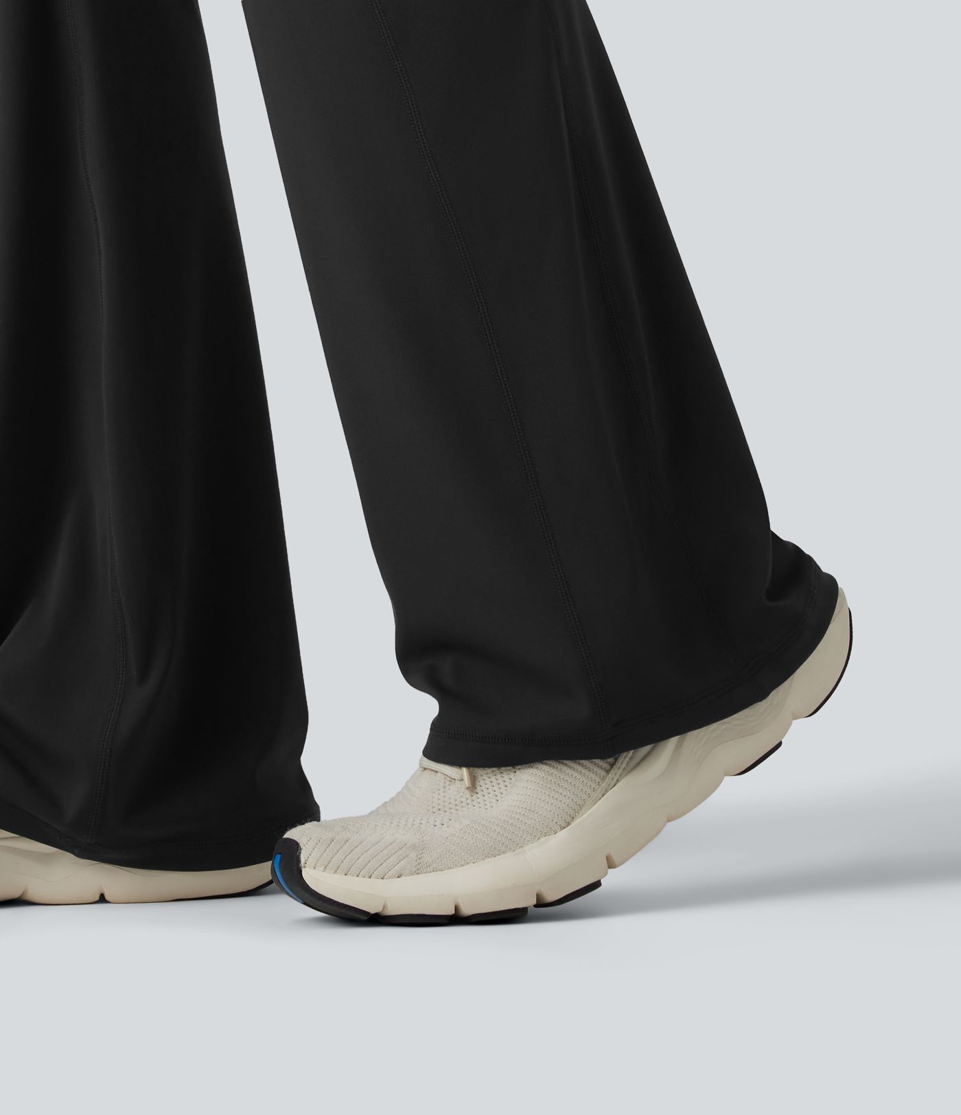 SoftlyZero™ leggings de yoga de cintura alta con corte bootcut y bolsillos - UPF50+