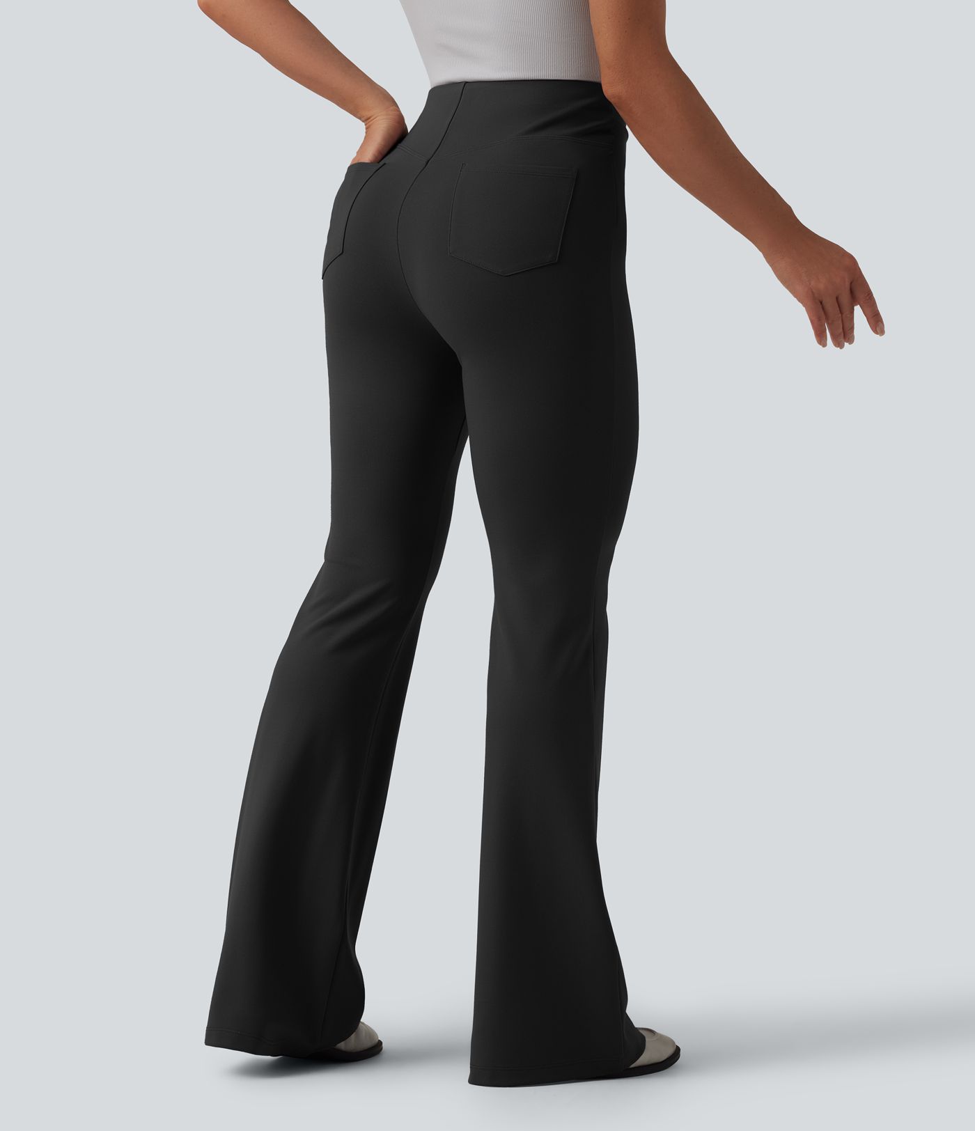 Schlaghose mit hohem V-förmigem Bund, Gesäßtaschen und Bauchkontrolle