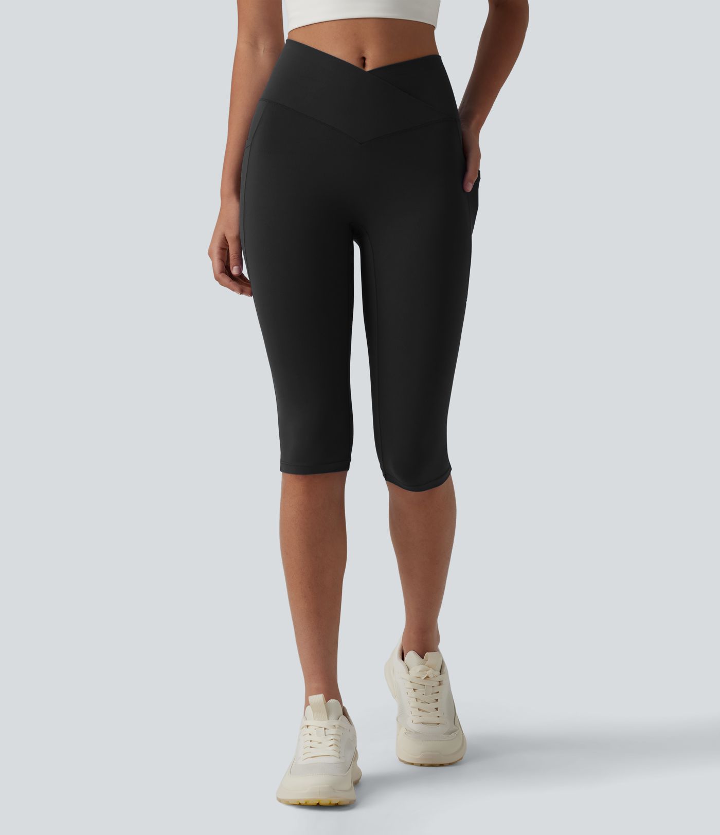 SoftlyZero™ leggings de yoga de talle alto con cinturilla cruzada, estilo pedal‑pusher, con bolsillos — UPF50+