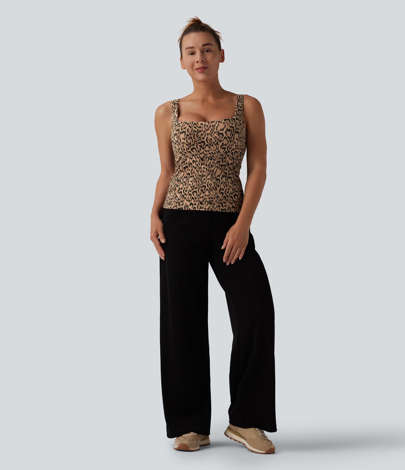 Halara UltraSculpt™ top de yoga sin mangas con escote cuadrado y estampado de leopardo