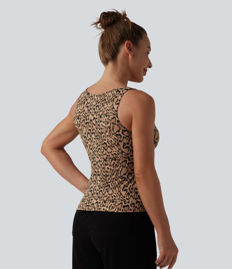 Halara UltraSculpt™ top de yoga sin mangas con escote cuadrado y estampado de leopardo