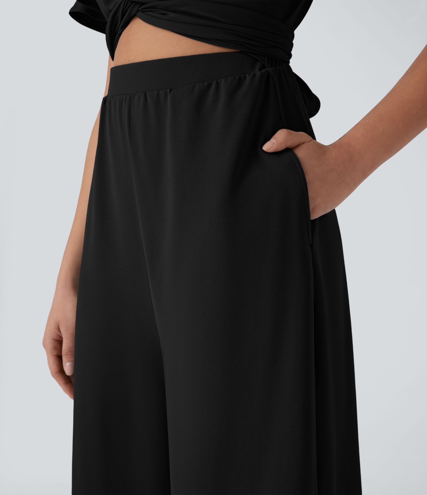 Combinaison fluide décontractée à col V, manches papillon, dos croisé avec lien et poches latérales, jambes amples