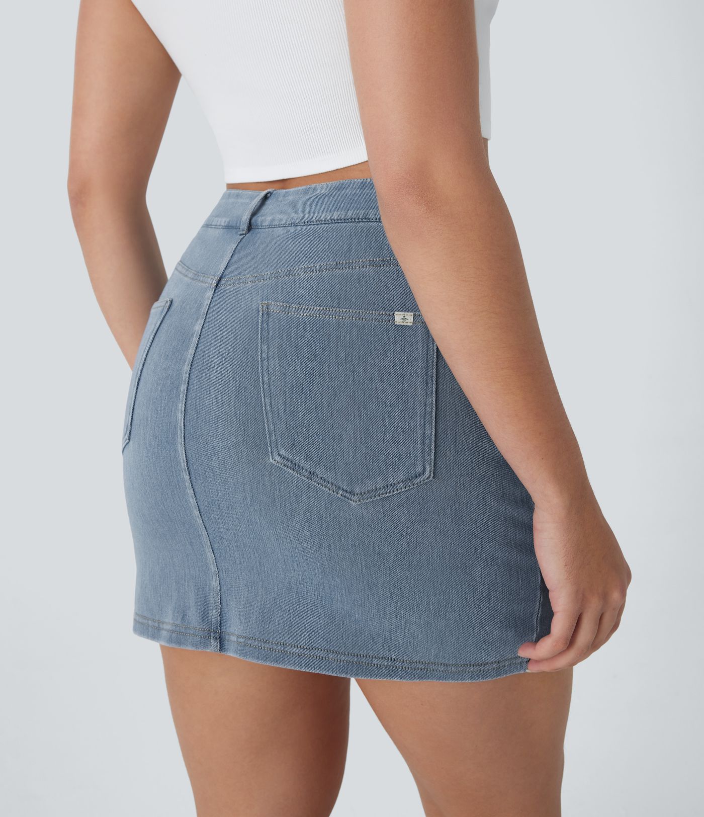 Halara Flex™ Jupe Mini décontractée en Jean Lavé à Taille Haute avec Poches 2-in-1