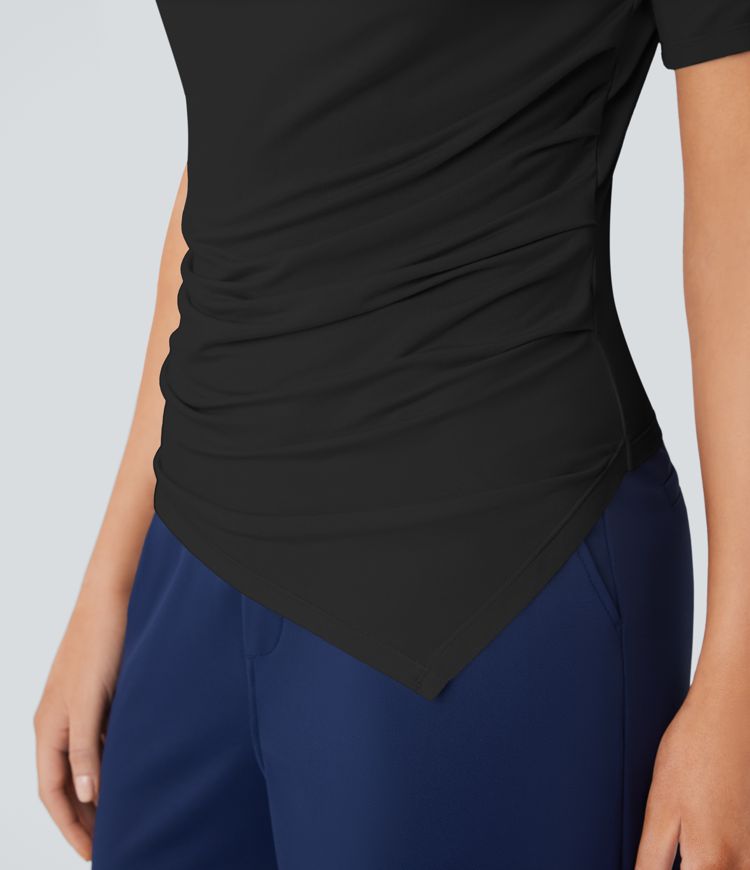 Gerafftes Arbeits-Top mit Wasserfallausschnitt, kurzen Ärmeln und asymmetrischem Saum